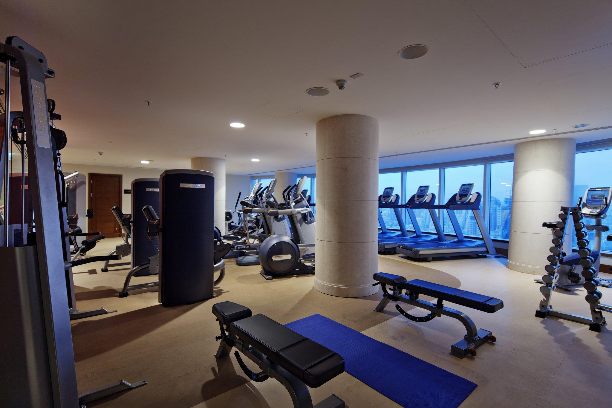 Hilton Baku Hotel Kemudahan gambar The gym at the 57th floor