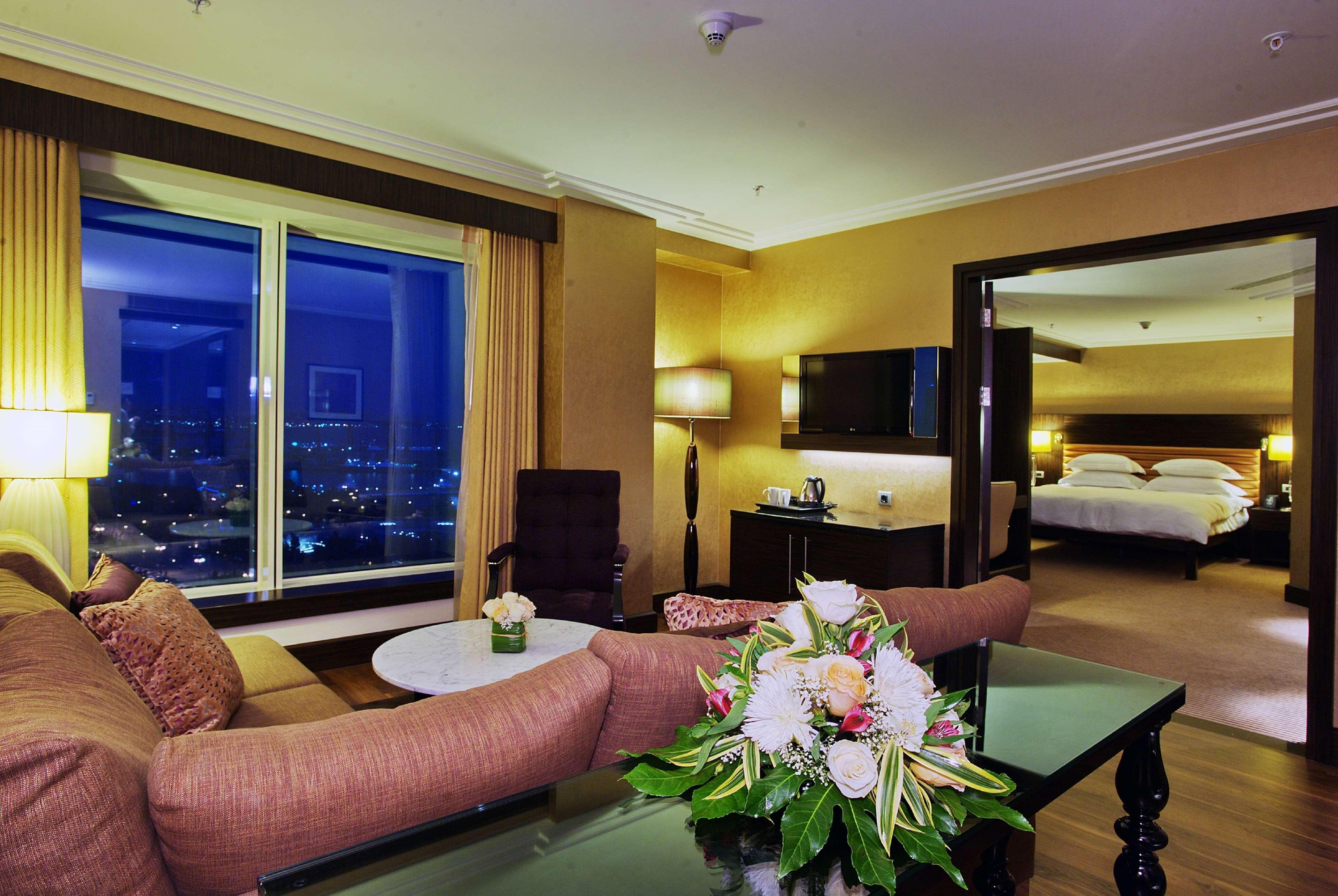 Hilton Baku Hotel Luaran gambar Suite at the Grand Hyatt Manila