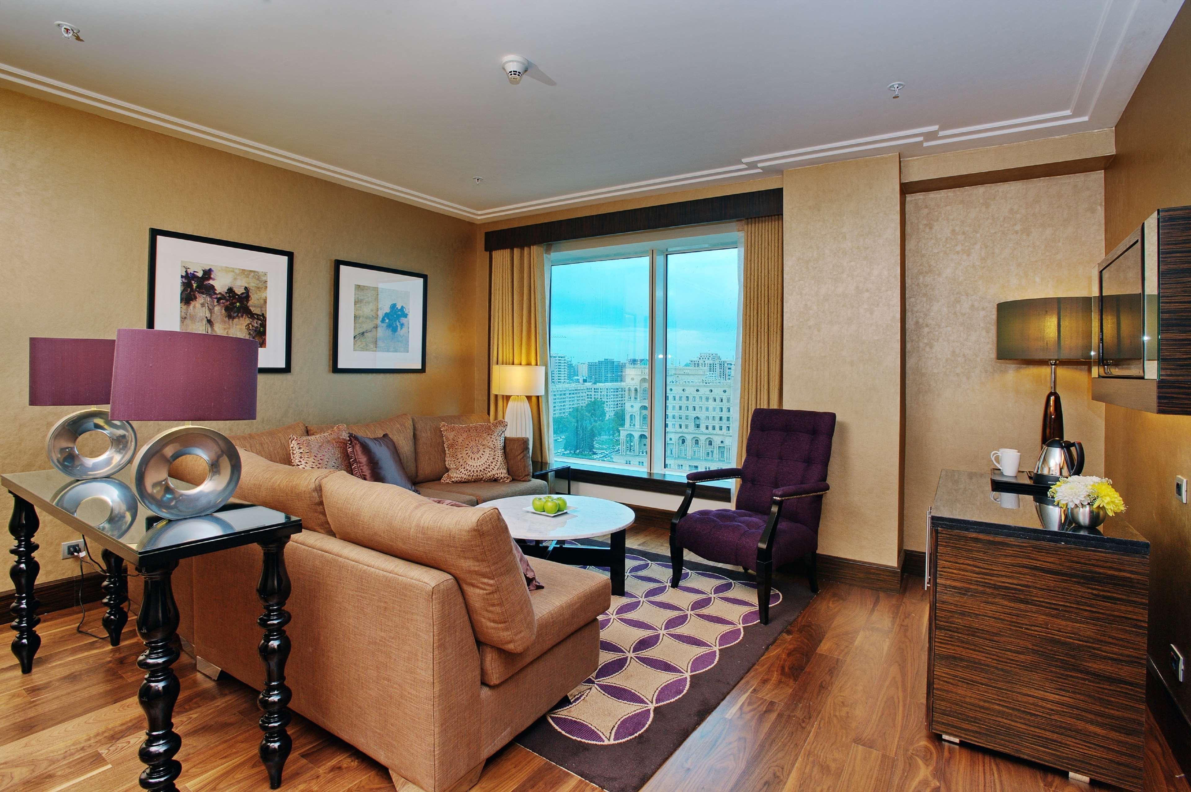 Hilton Baku Hotel Luaran gambar Living room