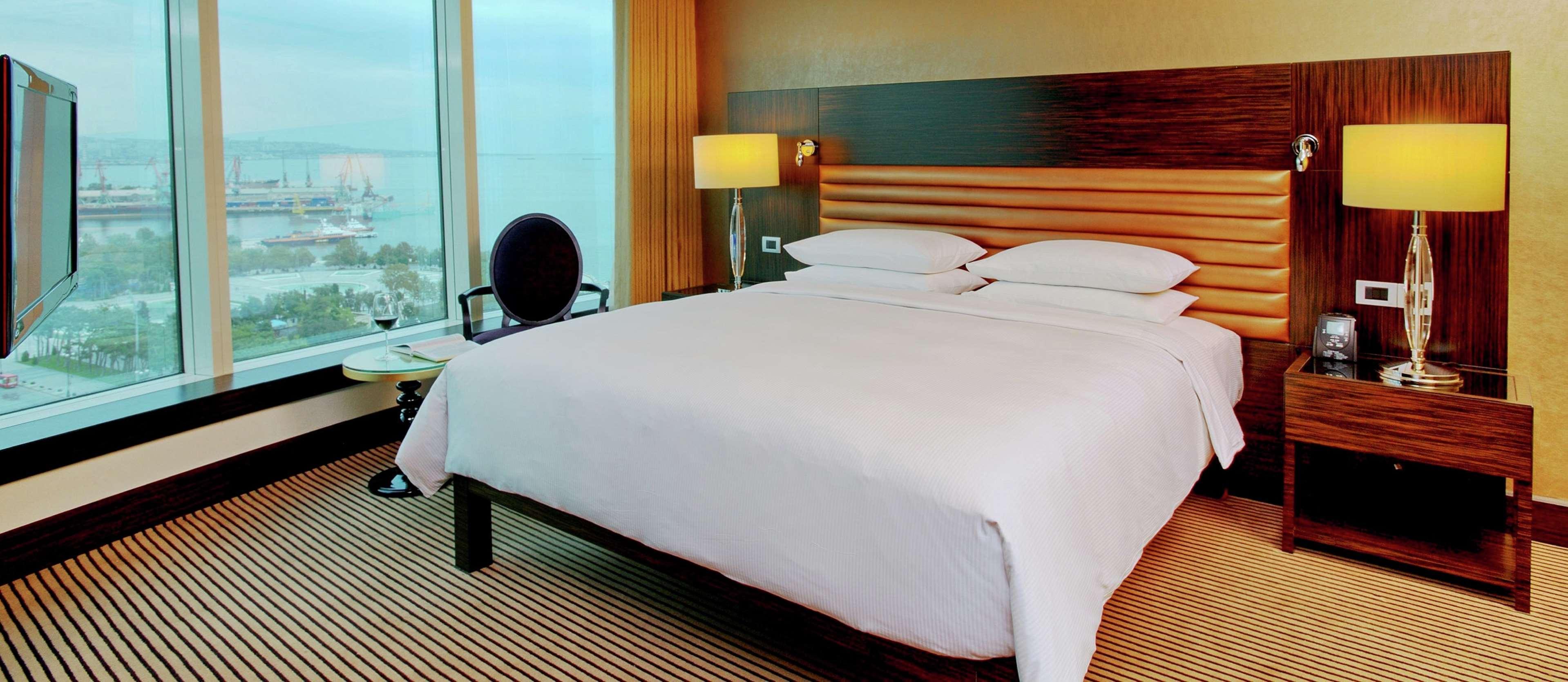 Hilton Baku Hotel Luaran gambar A guest room at the hotel